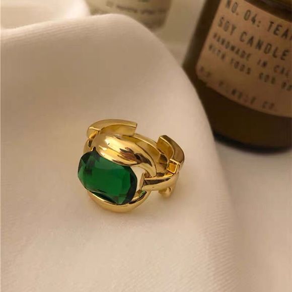 18K Gold Plated Bold Emerald Statement Ring - Picture 5 of 8